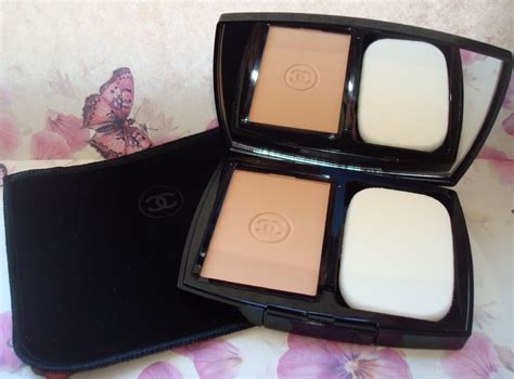 CHANEL Double Perfection Compact .